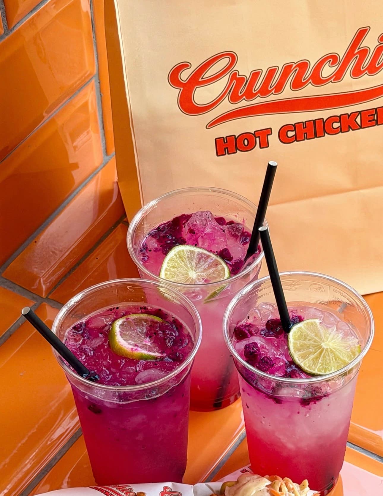 Frische Crunchies Drinks mit Limette